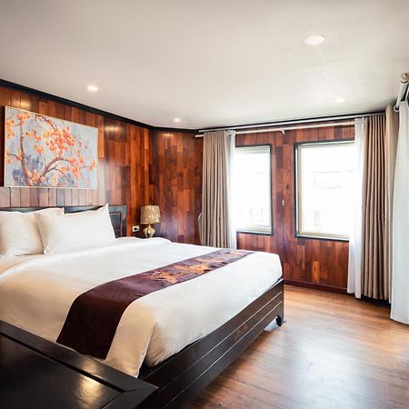 Dragon Crown Legend Cruise Hotel Hạ Long Ngoại thất bức ảnh