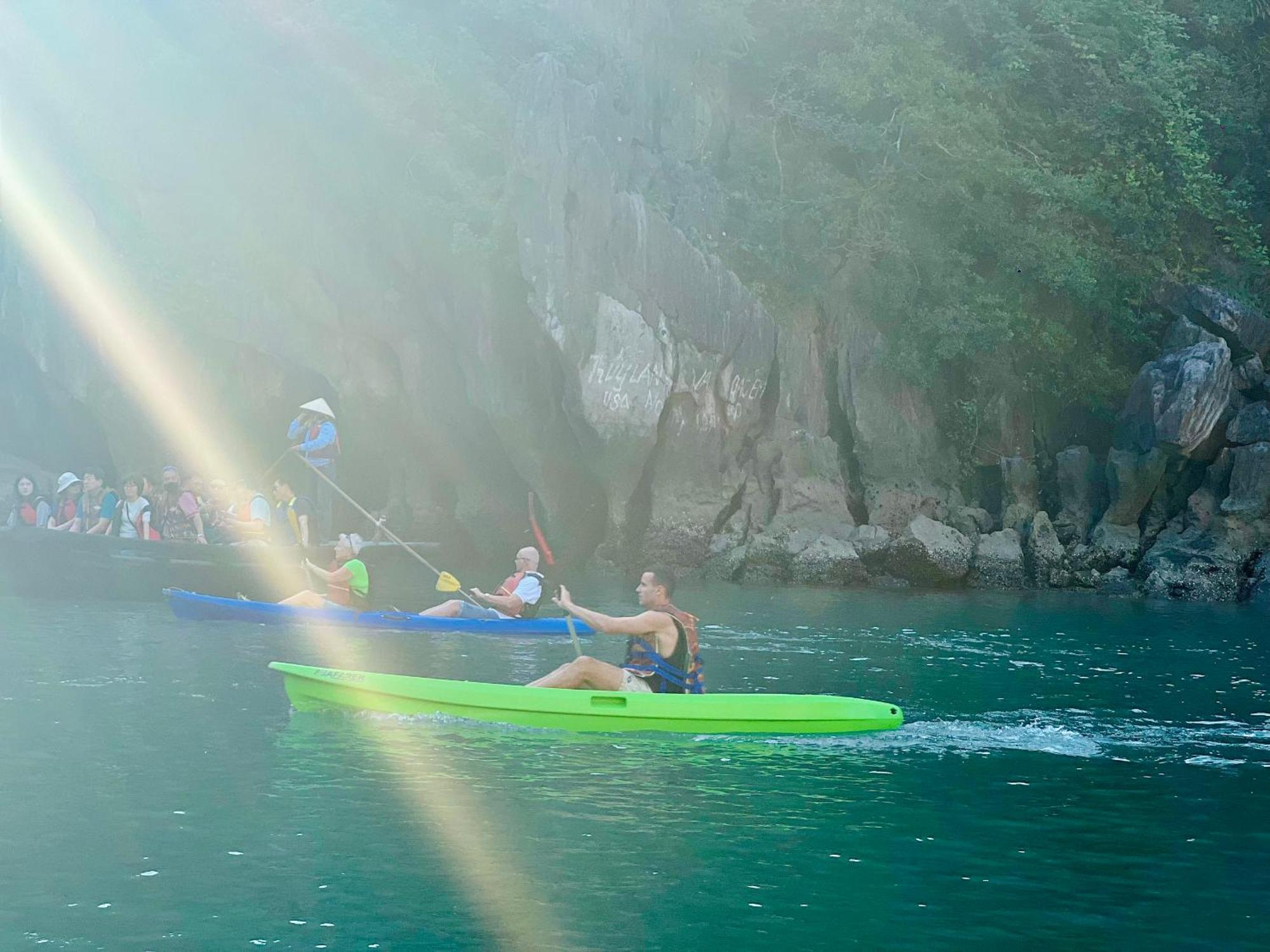 Dragon Crown Legend Cruise Hotel Hạ Long Ngoại thất bức ảnh