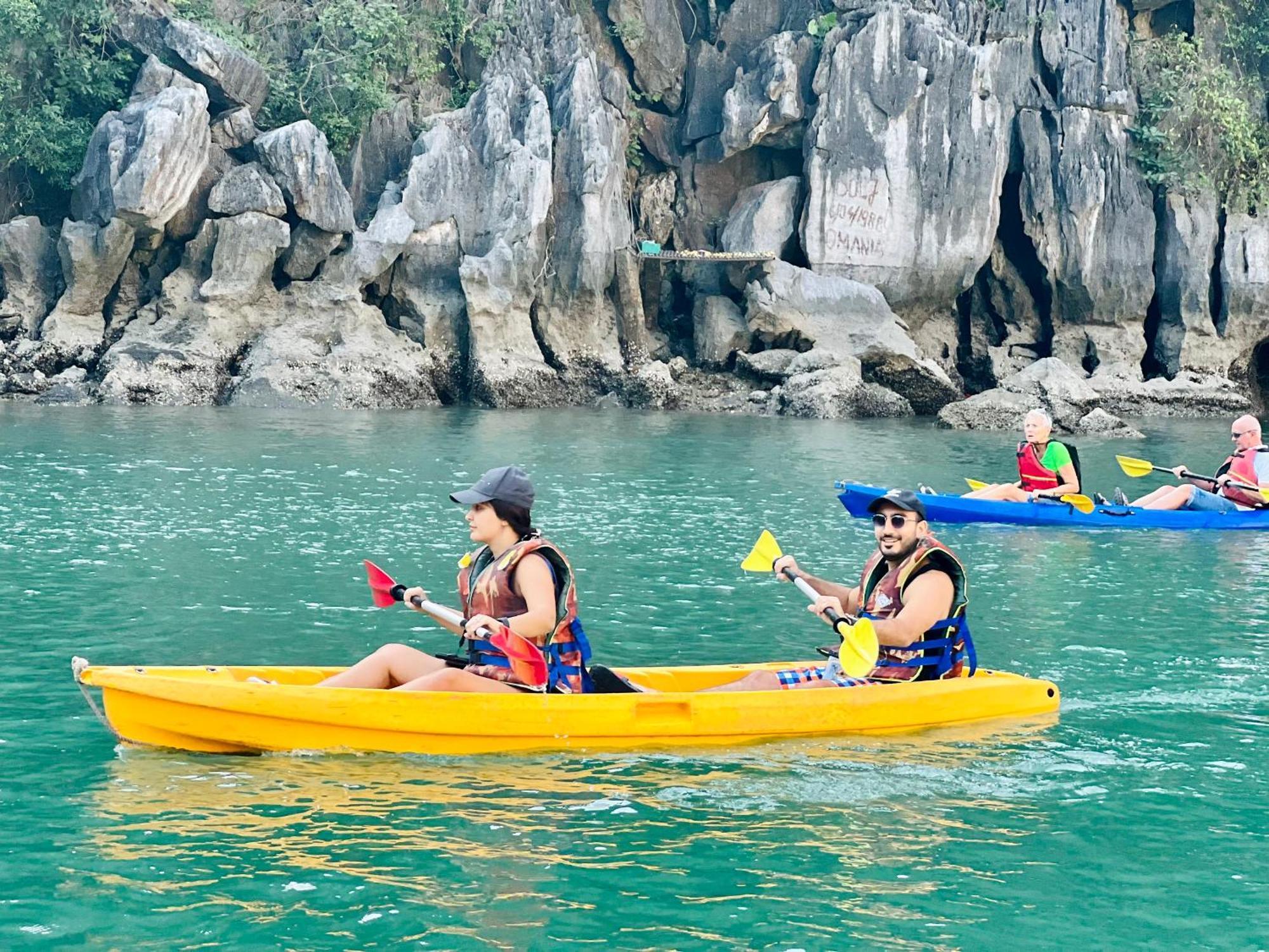 Dragon Crown Legend Cruise Hotel Hạ Long Ngoại thất bức ảnh