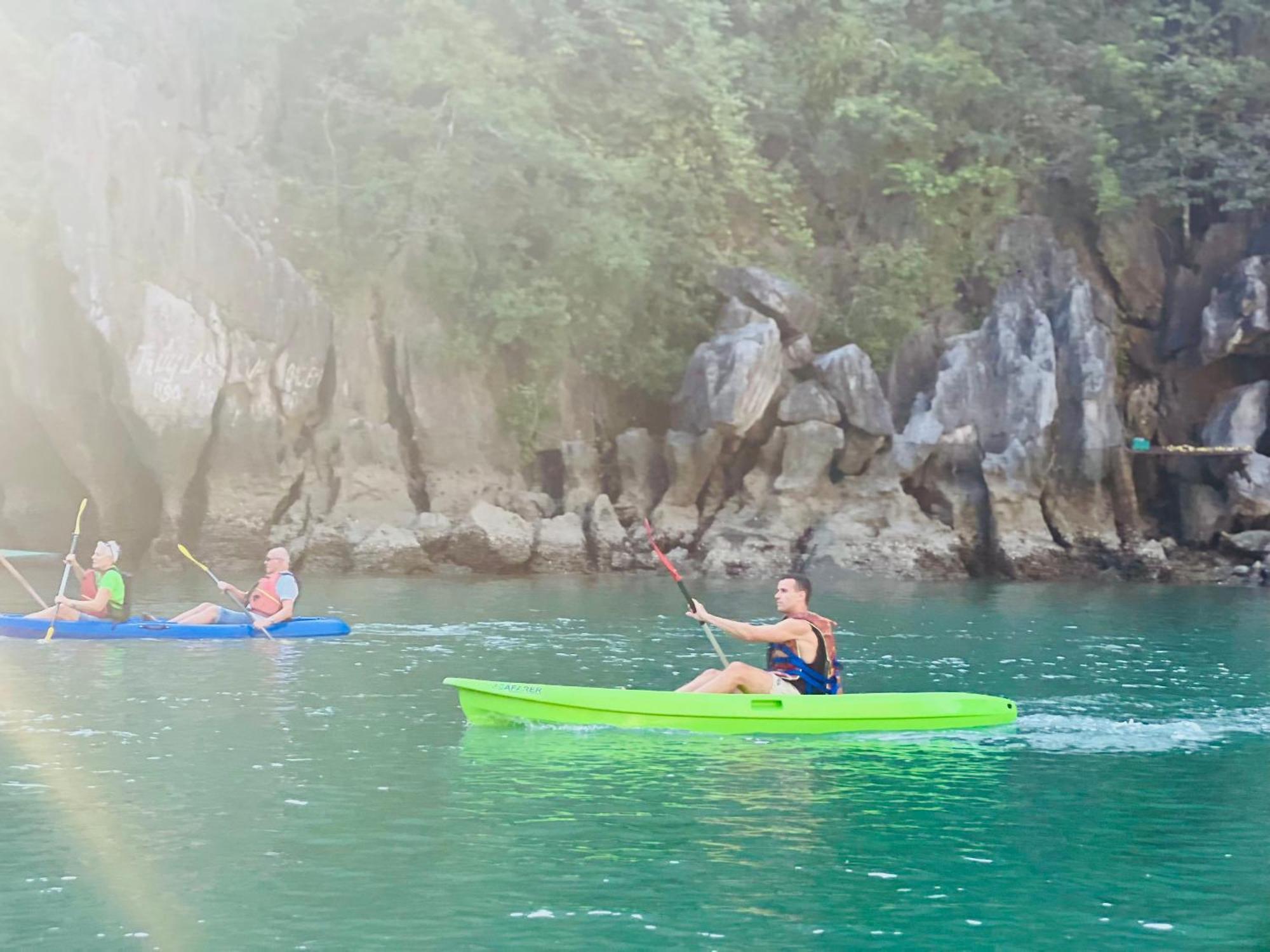 Dragon Crown Legend Cruise Hotel Hạ Long Ngoại thất bức ảnh