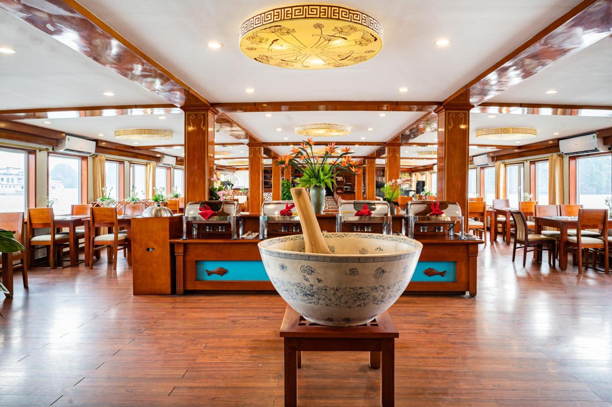 Dragon Crown Legend Cruise Hotel Hạ Long Ngoại thất bức ảnh