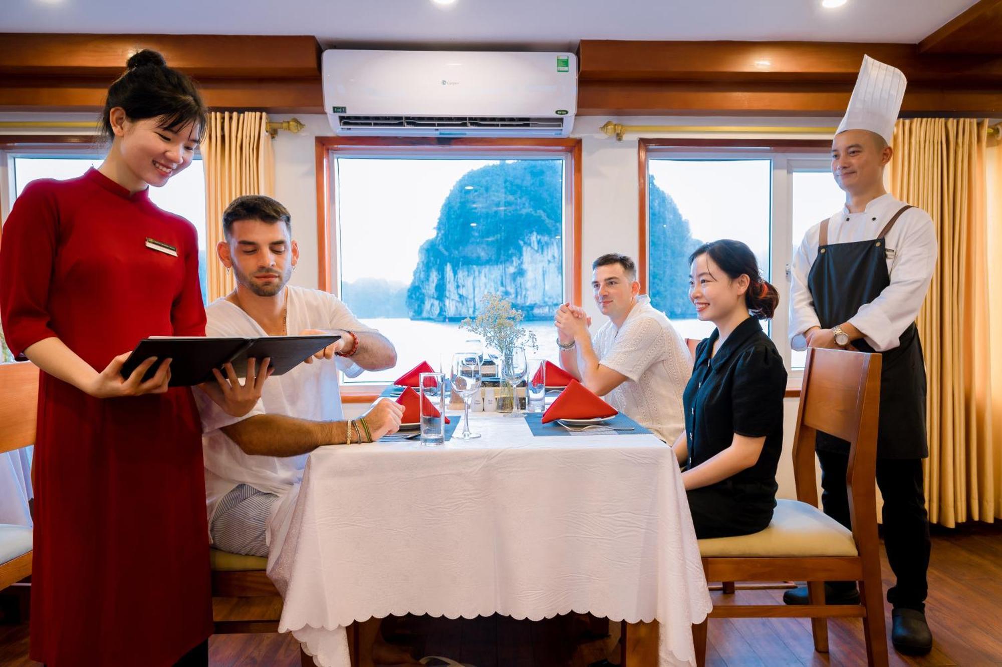 Dragon Crown Legend Cruise Hotel Hạ Long Ngoại thất bức ảnh