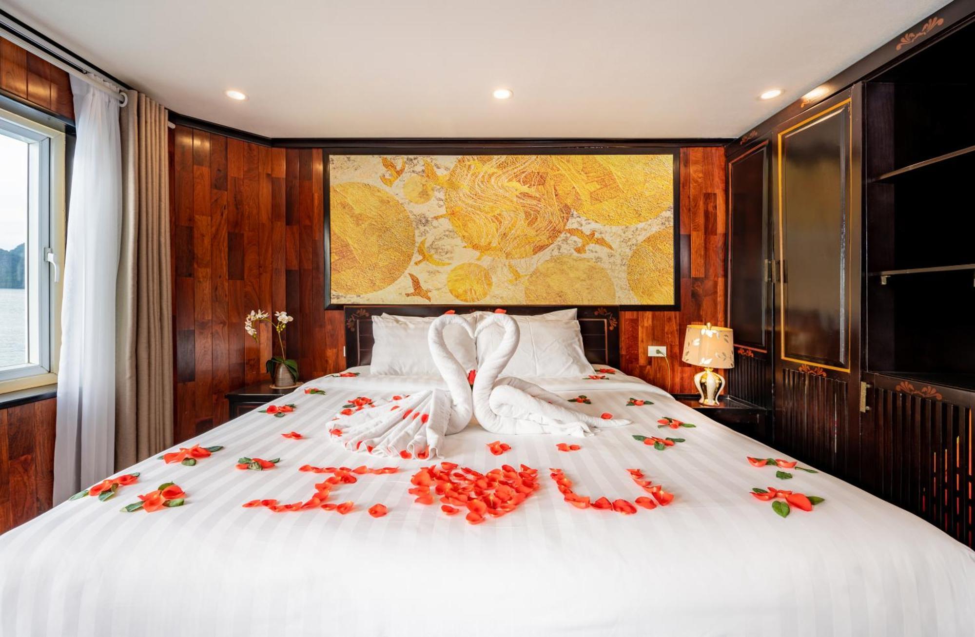 Dragon Crown Legend Cruise Hotel Hạ Long Ngoại thất bức ảnh
