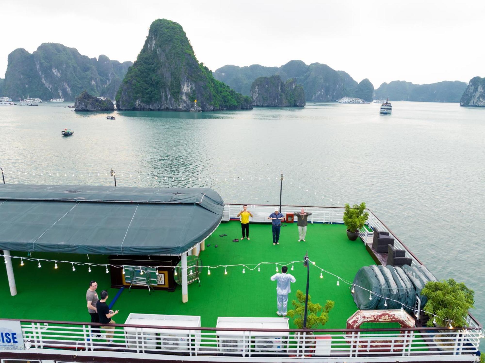 Dragon Crown Legend Cruise Hotel Hạ Long Ngoại thất bức ảnh