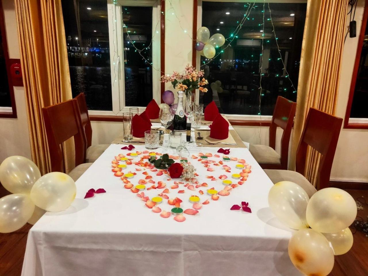 Dragon Crown Legend Cruise Hotel Hạ Long Ngoại thất bức ảnh