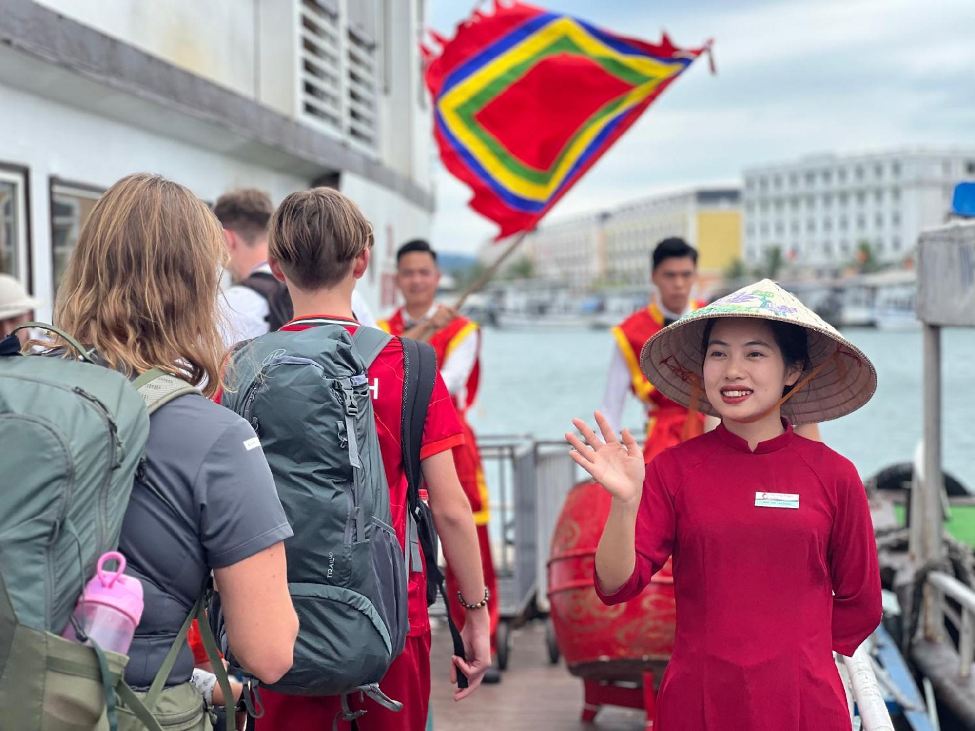 Dragon Crown Legend Cruise Hotel Hạ Long Ngoại thất bức ảnh
