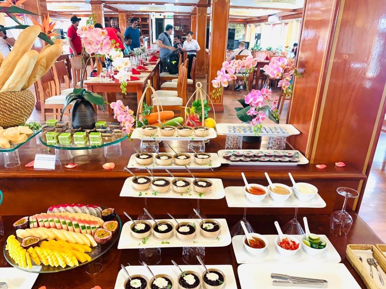 Dragon Crown Legend Cruise Hotel Hạ Long Ngoại thất bức ảnh