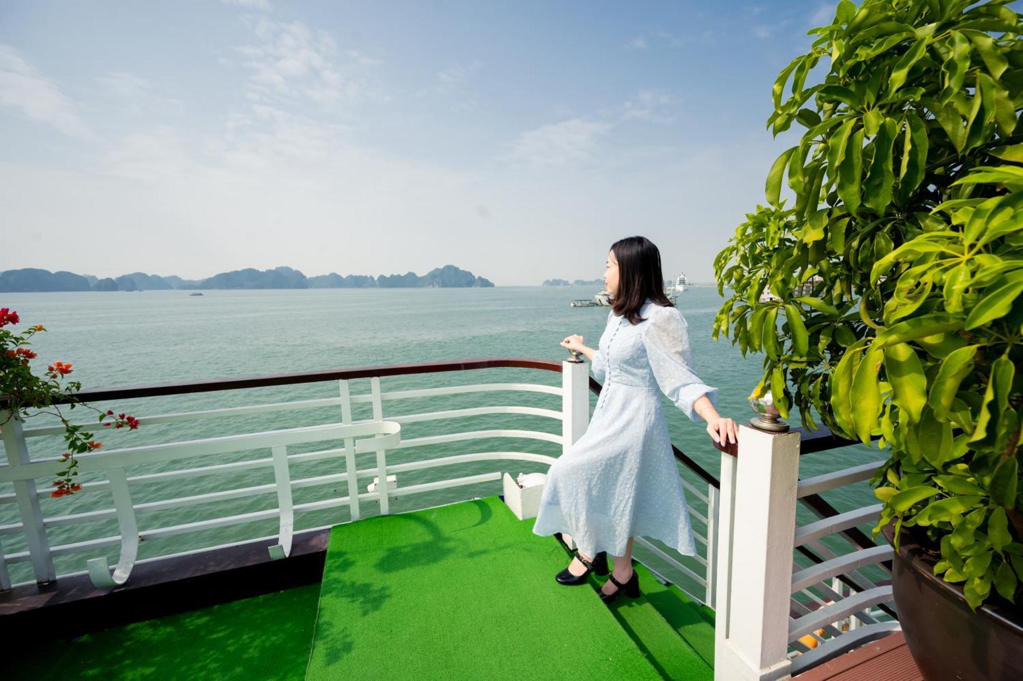 Dragon Crown Legend Cruise Hotel Hạ Long Ngoại thất bức ảnh