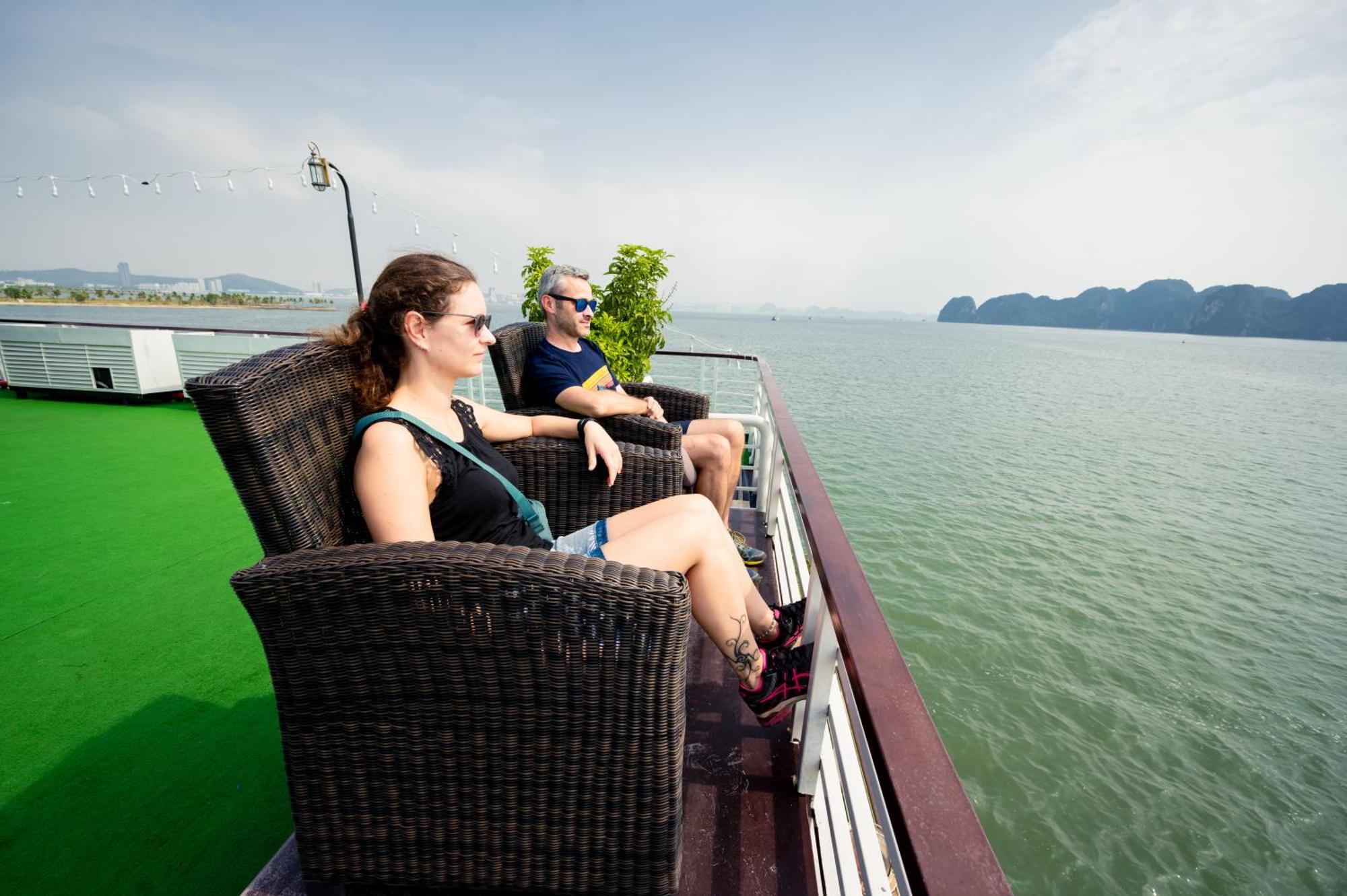 Dragon Crown Legend Cruise Hotel Hạ Long Ngoại thất bức ảnh